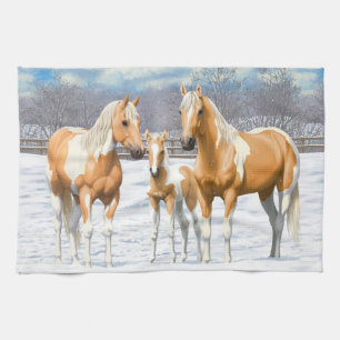 Palomino verf kwartpaarden bij sneeuw theedoek