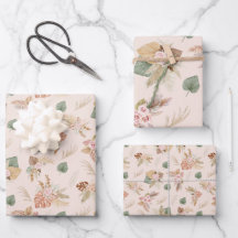 Pampas gras en bloemen op de crème