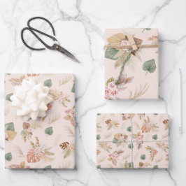 Pampas gras en bloemen op de crème inpakpapier vel