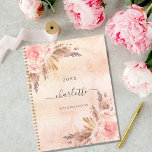 Pampas gras roos gouden bloemen naam 2025 planner<br><div class="desc">Een rustieke rozen gouden en roze achtergrond. Versierd met roos goud,  roze bloemen,  pampagras. Personaliseer en voeg een naam,  titel en jaar toe. De naam is geschreven met een modern handgeschreven stijlschrift.</div>