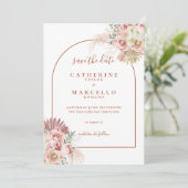 Pampas Gras Terracotta Boog Foto Bruiloft Save The Date (Staand voorkant)