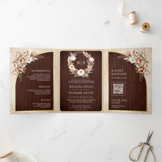 Pampas neutraal beige aards bloemenhout bruiloft drieluik uitnodiging (Binnen)