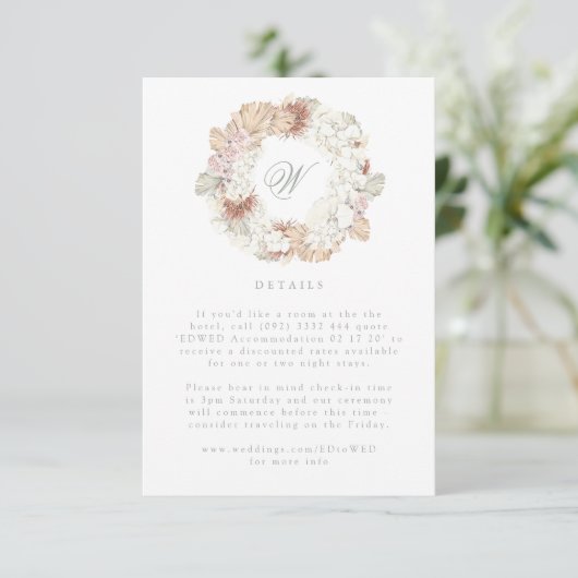 Pampas Wreath Moss Sage Green Monogram Elegant RSVP Kaartje (Staand voorkant)