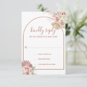 Pampasgras Terracotta Boog Bloemend Monogram RSVP Kaartje (Staand voorkant)