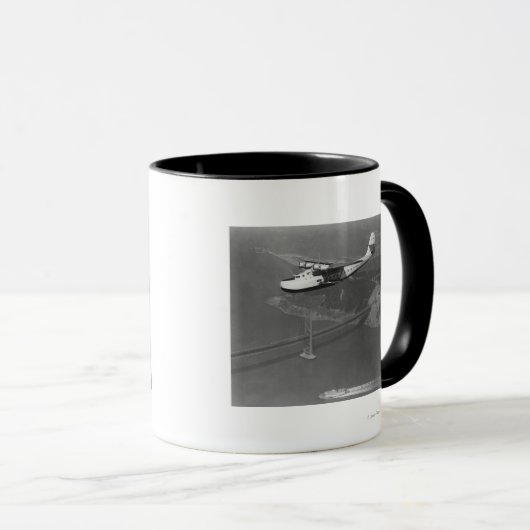 Pan American Philippine Martin Clipper over Mok (Voorkant rechts)