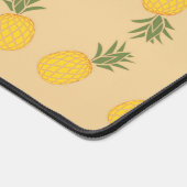 Panassenvruchtenpatroon op bruin bureaumat (Hoek)