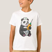 Panda als verpleegster met spuit t-shirt (Voorkant)