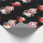 Panda Beer Christmas Hot Chocolate Cadeaupapier<br><div class="desc">Schattige Kerst Panda Beer met sjaal en pet. Een rode warme kop chocolademelk met slagroom. Zwarte achtergrond</div>