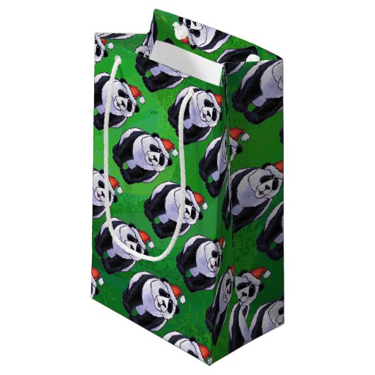Panda-Beer in Santa Hat op groen Klein Cadeauzakje (Voorkant Gekanteld)