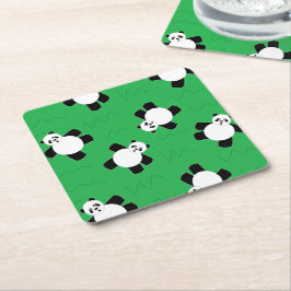 Panda beer leggen op gras kartonnen onderzetters