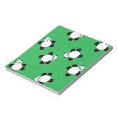 Panda beer leggen op gras notitieblok (Linkerzijde)