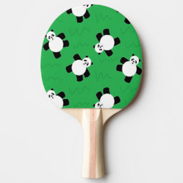 Panda beer leggen op gras tafeltennisbatje