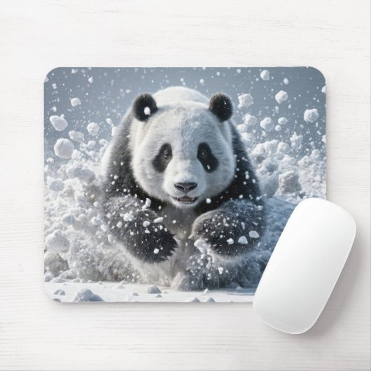 Panda Beer loopt in de sneeuw Muismat (Met muis)