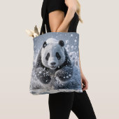 Panda Beer loopt in de sneeuw Tote Bag (Dichtbij)