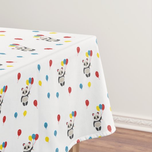 Panda beer met ballonnen wit tafelkleed (Voorbeeld)