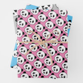 Panda-beer met een omhulling van papierbladen inpakpapier vel (In situ)