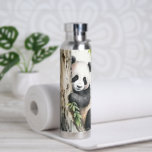 Panda Beer per boom Waterfles<br><div class="desc">Leuk panda beer door een boompje met bamboebladeren in waterverf kunstwerk.</div>