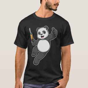 Panda bij vaccinatie met spuit t-shirt