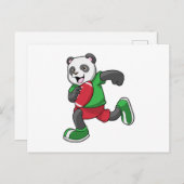 Panda bij voetbal met uitrusting briefkaart (Voorkant / Achterkant)