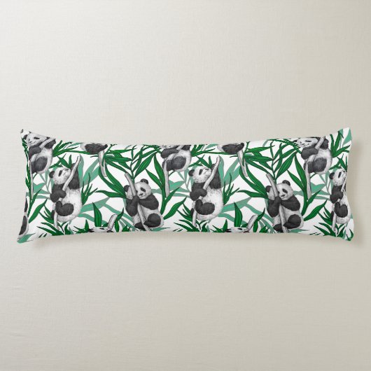 Panda cubs op lichaamskussen (Voorkant)