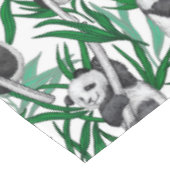 Panda cubs op tafelkleed (Gekanteld)