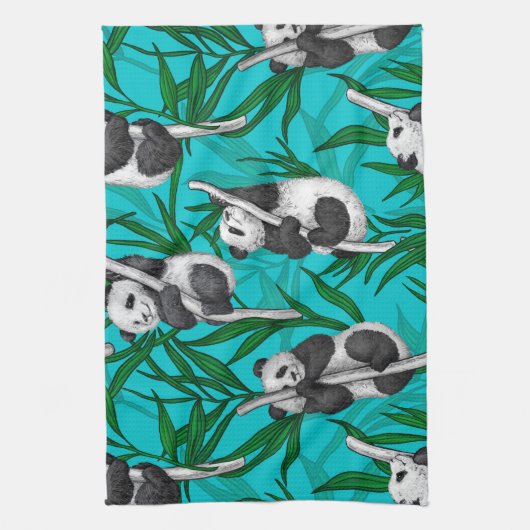 Panda cubs over turkooizen theedoek (Verticaal)