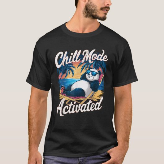 Panda draagt zonnebril Chill Mode geactiveerd Zome T-shirt (Voorkant)