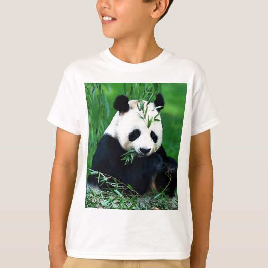 Panda Eating Leaves T-shirt (Voorkant)