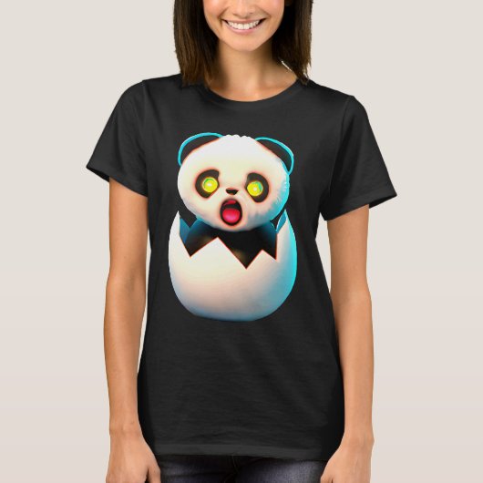 Panda hatches from egg t-shirt (Voorkant)