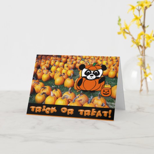 Panda in het Kostuum van de Duivel bij het Kaart (Gele Bloem)