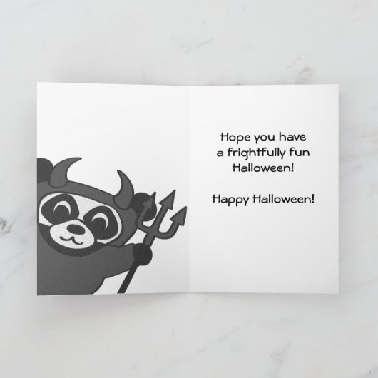 Panda in het Kostuum van de Duivel bij het Kaart (Binnen)