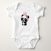 Panda met een roze Baby Onesy Romper (Voorkant)