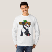 Panda met hout op sterktetraining t-shirt (Voorkant volledig)