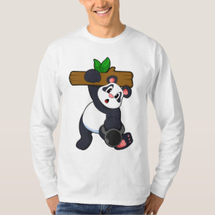 Panda met hout op sterktetraining t-shirt
