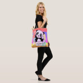 Panda met regenboogpastels op kleine wolken tote bag (Op model)