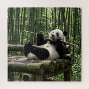 Panda op een houten platform legpuzzel