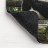 Panda op een houten platform muismat (Hoek)