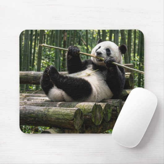 Panda op een houten platform muismat (Met muis)