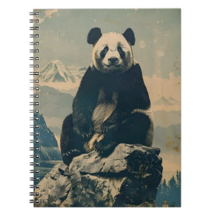 Panda Portrait: sereniteit op de rotsen Notitieboek
