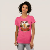 PANDA POWERED BY RAMEN | Vet Panda Eating Ramen T-shirt (Voorkant volledig)
