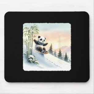 Panda snowboarden door bamboe besneeuwde helling. muismat