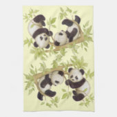 Panda speelt in een boom theedoek (Verticaal)