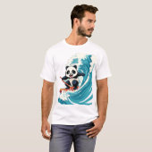 Panda Surfen Een Golf T-Shirt – Fun Surfen Panda (Voorkant volledig)