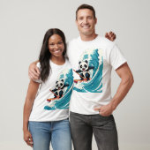 Panda Surfen Een Golf T-Shirt – Fun Surfen Panda (Unisex)