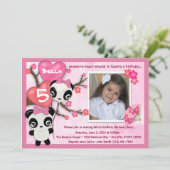Panda verjaardagsuitnodiging roze zwart (foto) kaart (Staand voorkant)