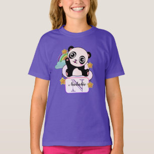 Panda zwaait met gouden sterren op regenboogwolken t-shirt