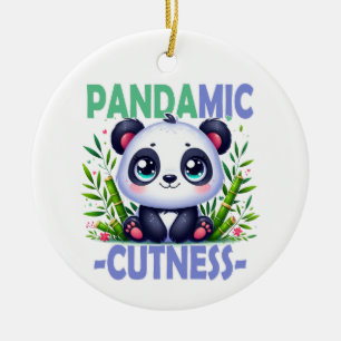Pandamic Cuteness woordspeling. Schattigee baby Pa Keramisch Ornament