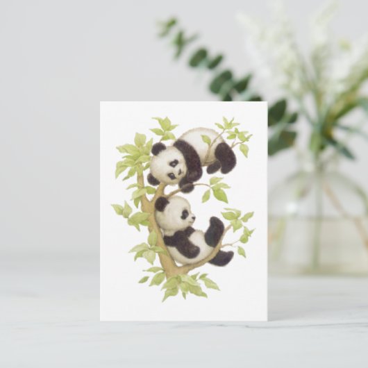 Pandas die in een boom speelt briefkaart (Staand voorkant)