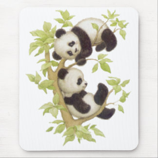 Pandas die in een boom speelt muismat