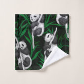 Panduiken op donkergroen bad handdoek (Wasdoekje)